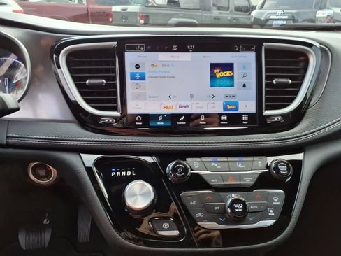 New 2026 Chrysler Pacifica Select image 14