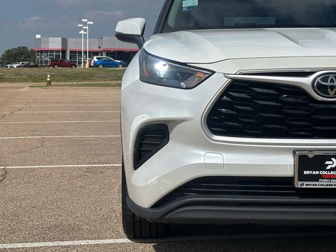 Used 2022 Toyota Highlander L image 4