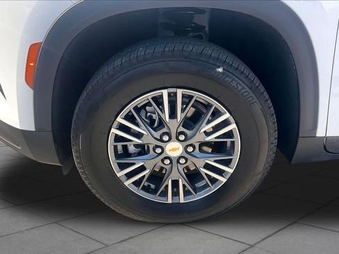 Used 2026 Chevrolet Traverse LT w/ Driver Confidence Package FWD image 10