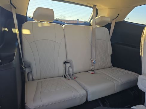 Used 2023 Buick Enclave Avenir FWD image 12