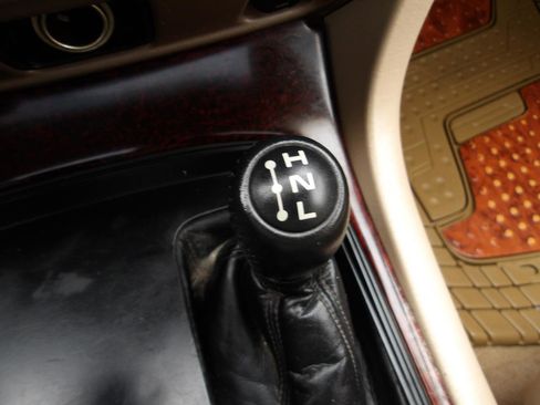 Used 2001 Toyota Land Cruiser image 19