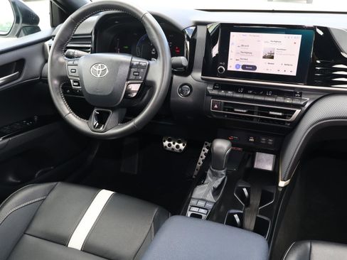 Used 2025 Toyota Camry SE FWD image 10