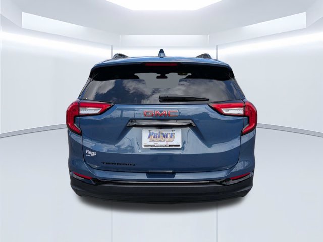 Used 2024 GMC Terrain SLE w/ Driver Convenience Package FWD image 4