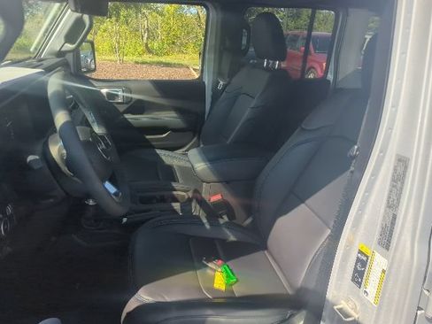 Used 2024 Jeep Wrangler High Altitude AWD/4WD image 11