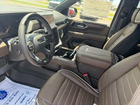 New 2026 GMC Yukon Denali Ultimate w/ LPO, Floor Liner Package AWD/4WD image 16