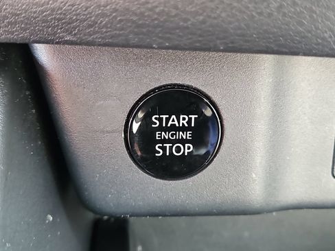 Used 2025 Nissan Rogue SV AWD/4WD image 34