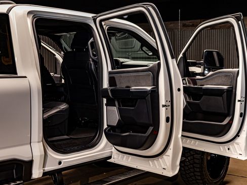 Used 2026 Ford F250 Platinum image 31