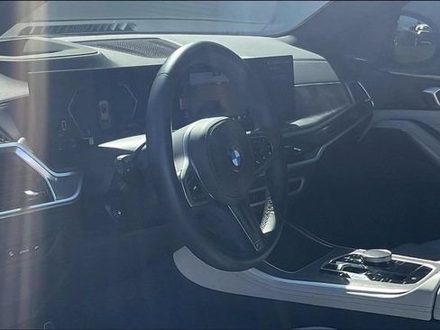 Used 2025 BMW X5 sDrive40i w/ M Sport Package RWD image 13
