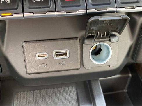 Used 2022 GMC Sierra 3500 Denali w/ Denali Ultimate Package image 25