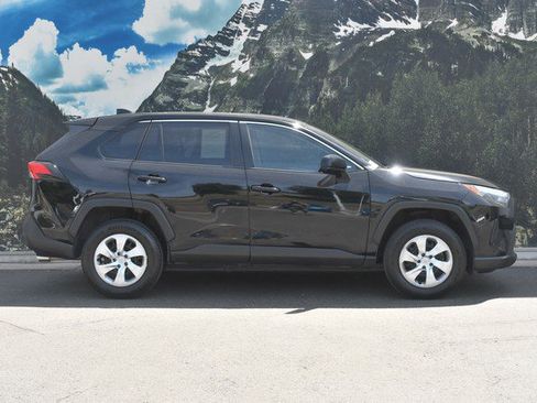 Used 2023 Toyota RAV4 LE AWD/4WD image 2