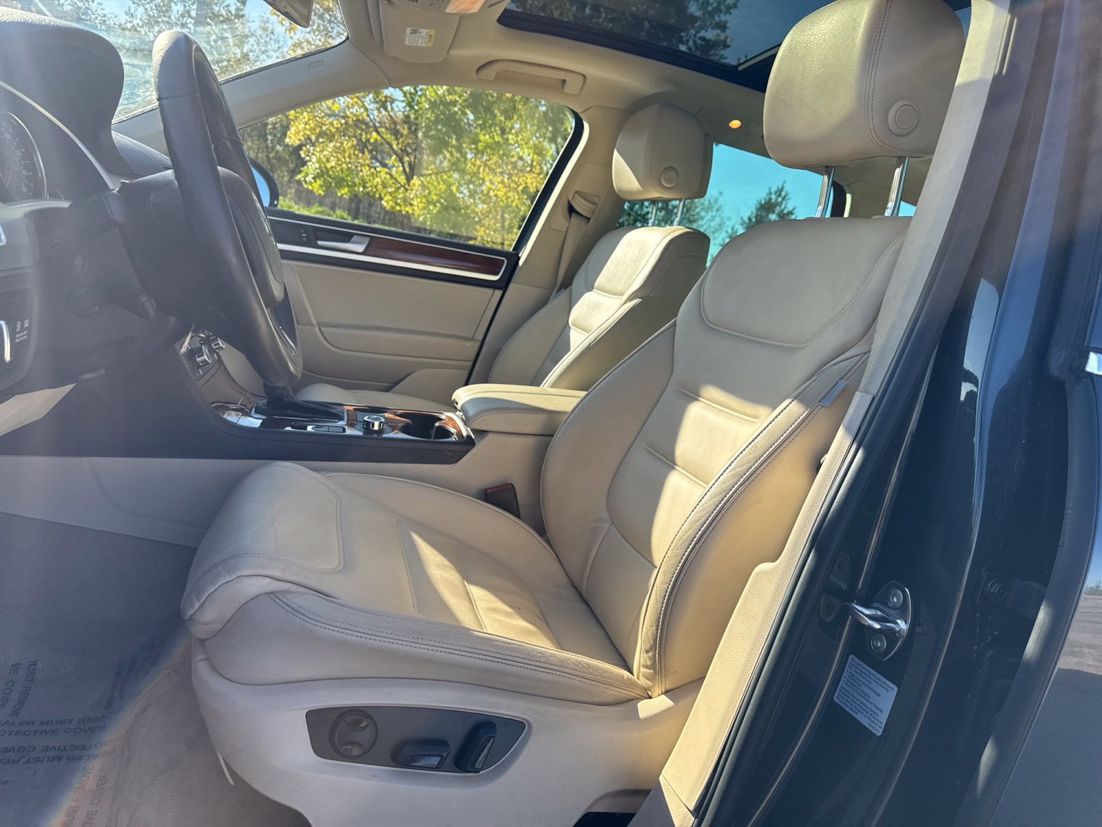 Used 2012 Volkswagen Touareg TDI AWD/4WD image 13
