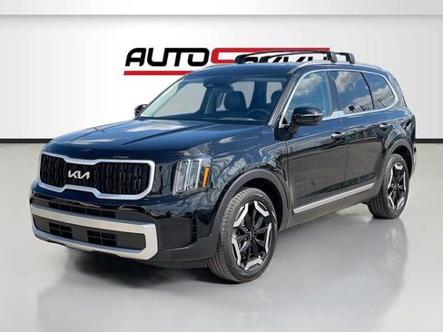 Used 2025 Kia Telluride S AWD/4WD image 3