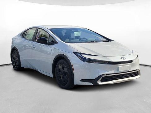New 2026 Toyota Prius Plug-In Hybrid FWD image 3