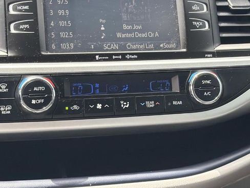 Used 2019 Toyota Highlander Plus FWD image 15