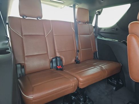 Used 2022 Cadillac Escalade Premium Luxury image 16