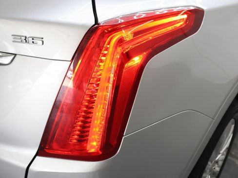 Used 2019 Cadillac XT5 Premium Luxury FWD image 33