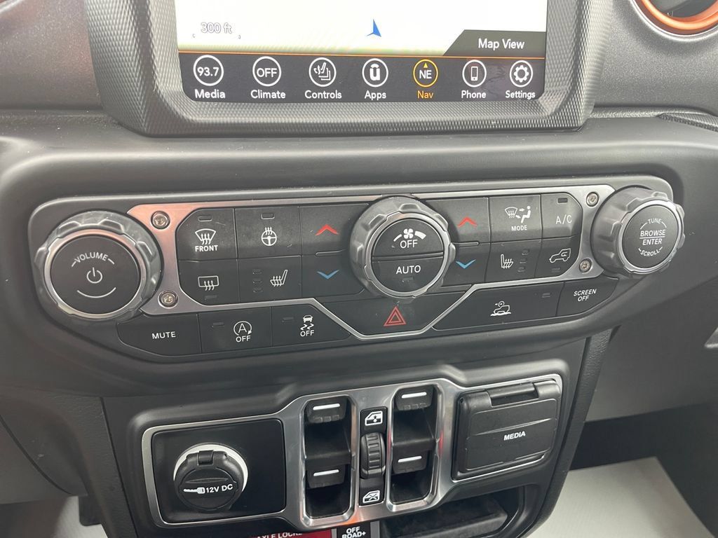 Used 2022 Jeep Gladiator Mojave w/ Cold Weather Group AWD/4WD image 27