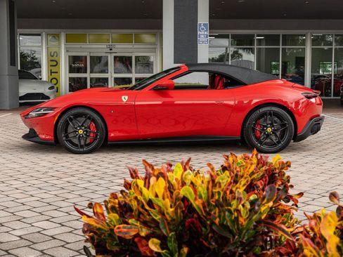 Used 2024 Ferrari Roma Spider image 38