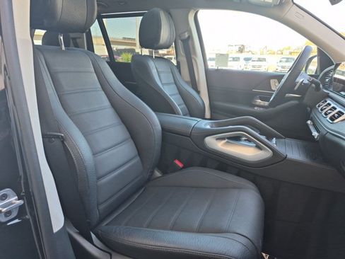 Used 2023 Mercedes-Benz GLS 580 4MATIC image 24