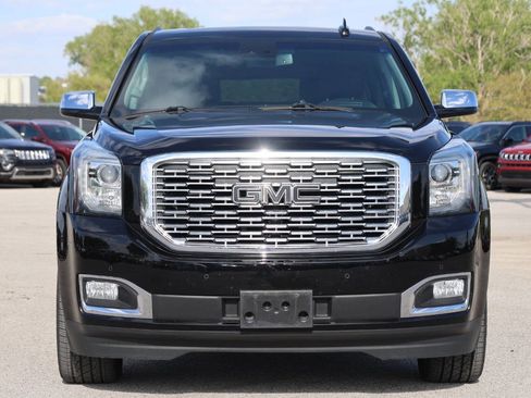 Used 2019 GMC Yukon XL Denali w/ Denali Ultimate Package AWD/4WD image 2