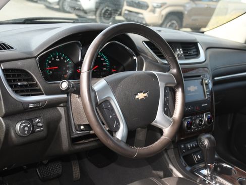 Used 2017 Chevrolet Traverse LT image 8