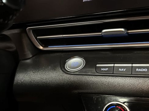 Used 2022 Hyundai Elantra Limited FWD image 19