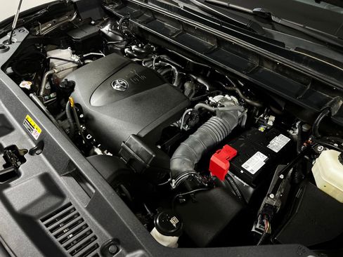 Used 2021 Toyota Highlander Platinum image 11