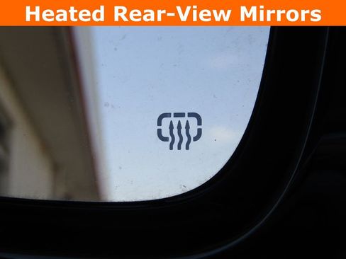 Used 2024 Chrysler Pacifica Touring-L image 9