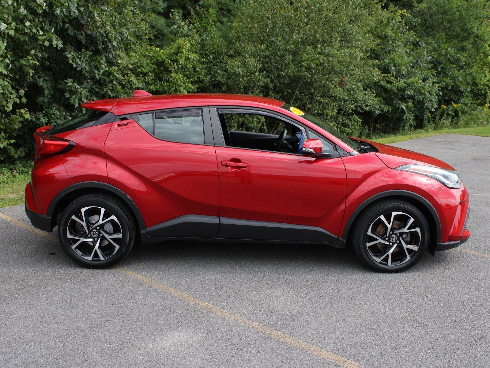 Used 2022 Toyota C-HR XLE FWD image 4