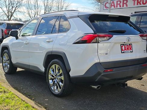 Used 2019 Toyota RAV4 XLE Premium image 5