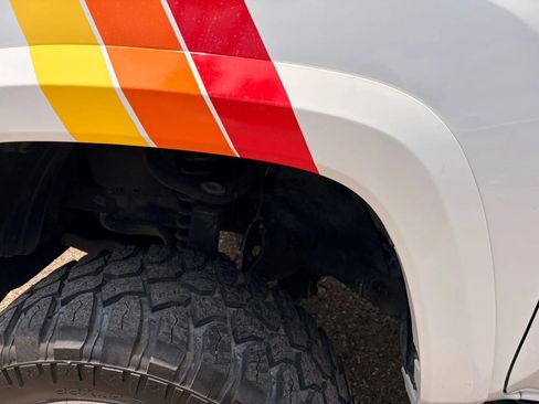 Used 2019 Toyota Tacoma SR5 RWD image 17