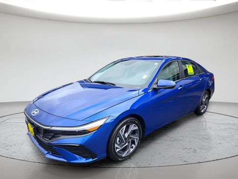 Used 2026 Hyundai Elantra Limited FWD image 7