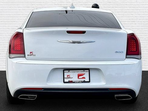 Used 2018 Chrysler 300 Touring w/ Sport Appearance Package RWD image 5