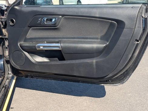 Used 2017 Ford Mustang Coupe RWD image 32
