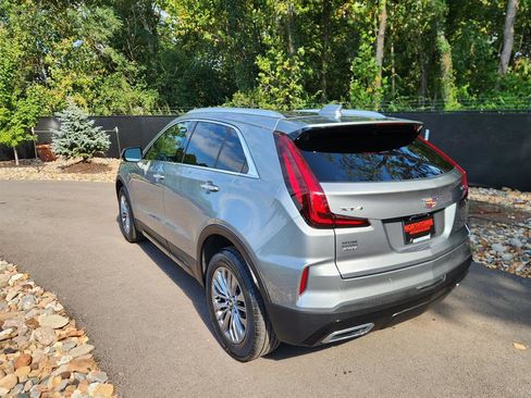Used 2025 Cadillac XT4 Premium Luxury image 3