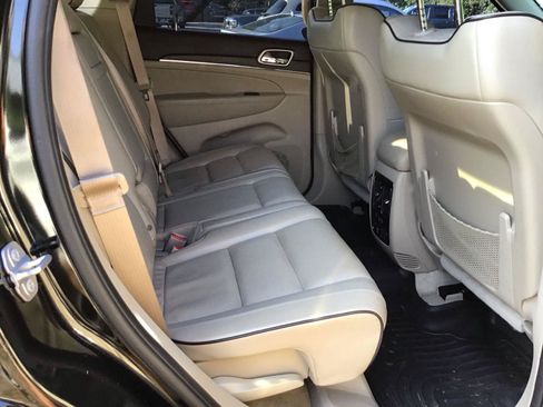 Used 2017 Jeep Grand Cherokee Overland RWD image 5