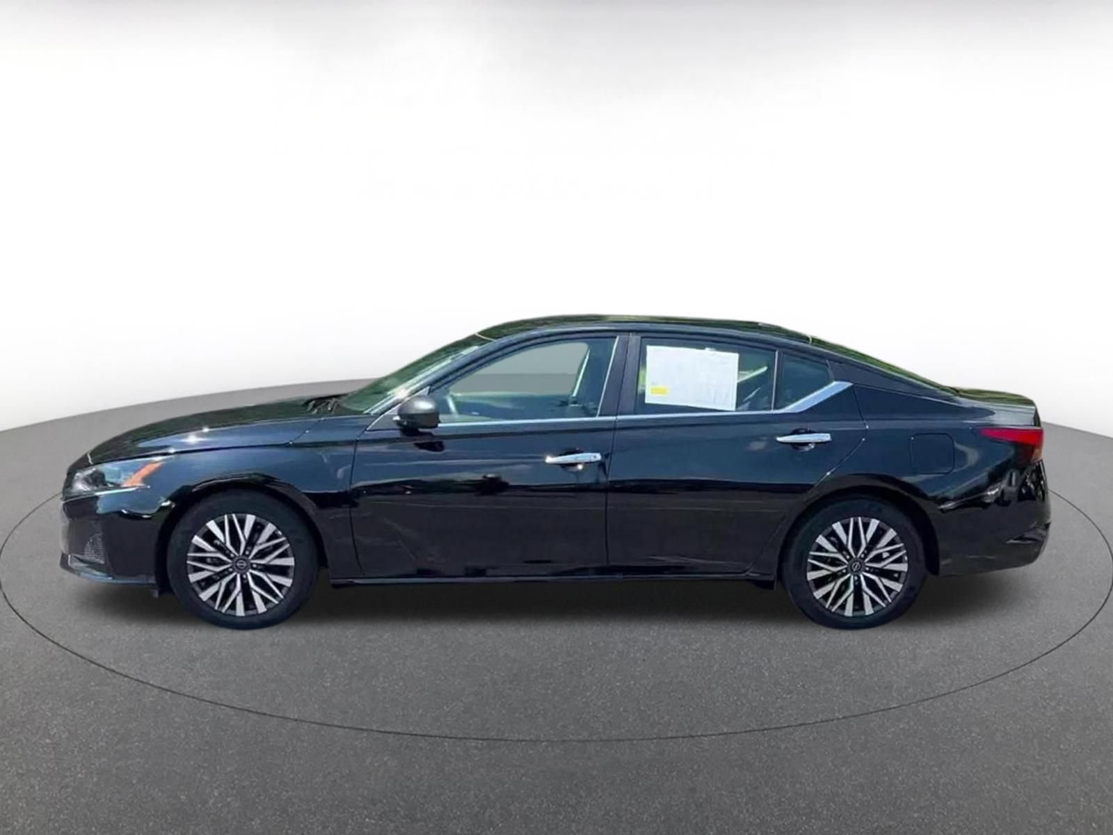 Used 2025 Nissan Altima 2.5 SV FWD image 8