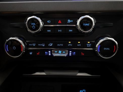 Used 2025 Ford F450 Platinum w/ Platinum Plus Package image 38