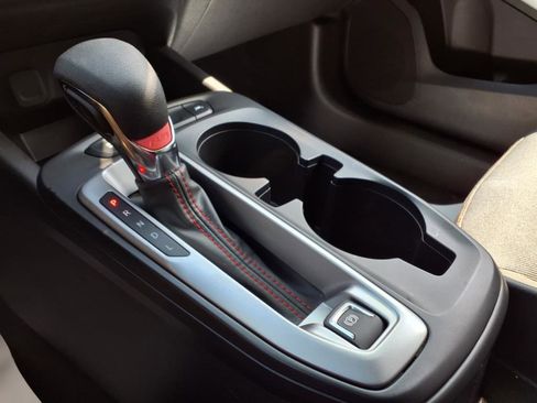 Certified 2025 Chevrolet Trax RS image 11