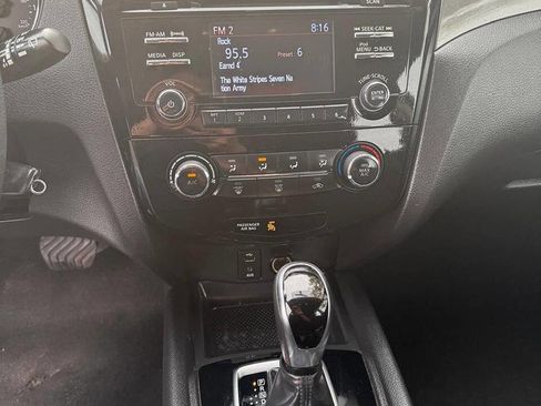 Used 2017 Nissan Rogue Sport S w/ S Appearance Package image 9