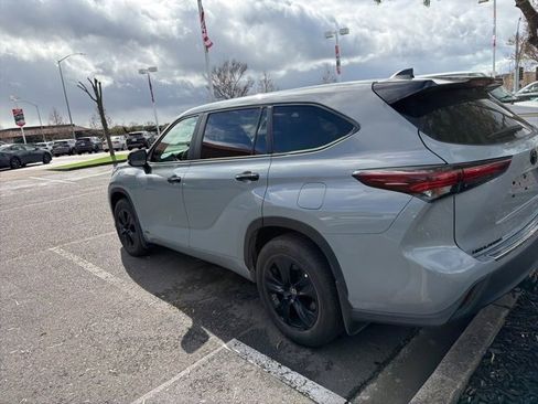 Used 2024 Toyota Highlander LE image 12