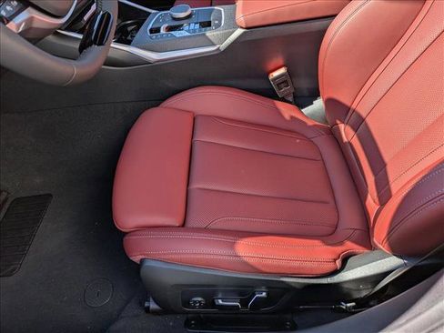 Used 2025 BMW 330i Sedan w/ Premium Package image 4