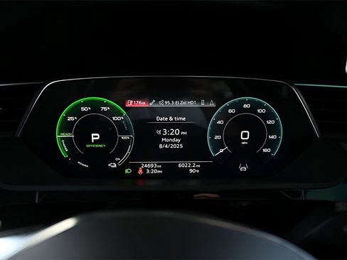 Used 2024 Audi Q8 e-tron Premium image 15