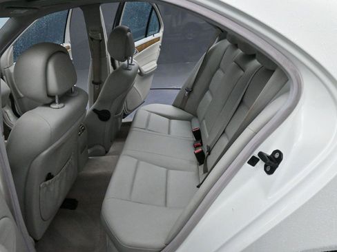 Used 2007 Mercedes-Benz C 230 Sedan image 11