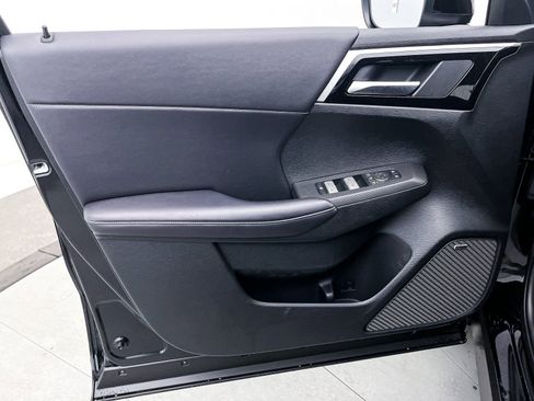 New 2025 Mitsubishi Outlander SE image 9