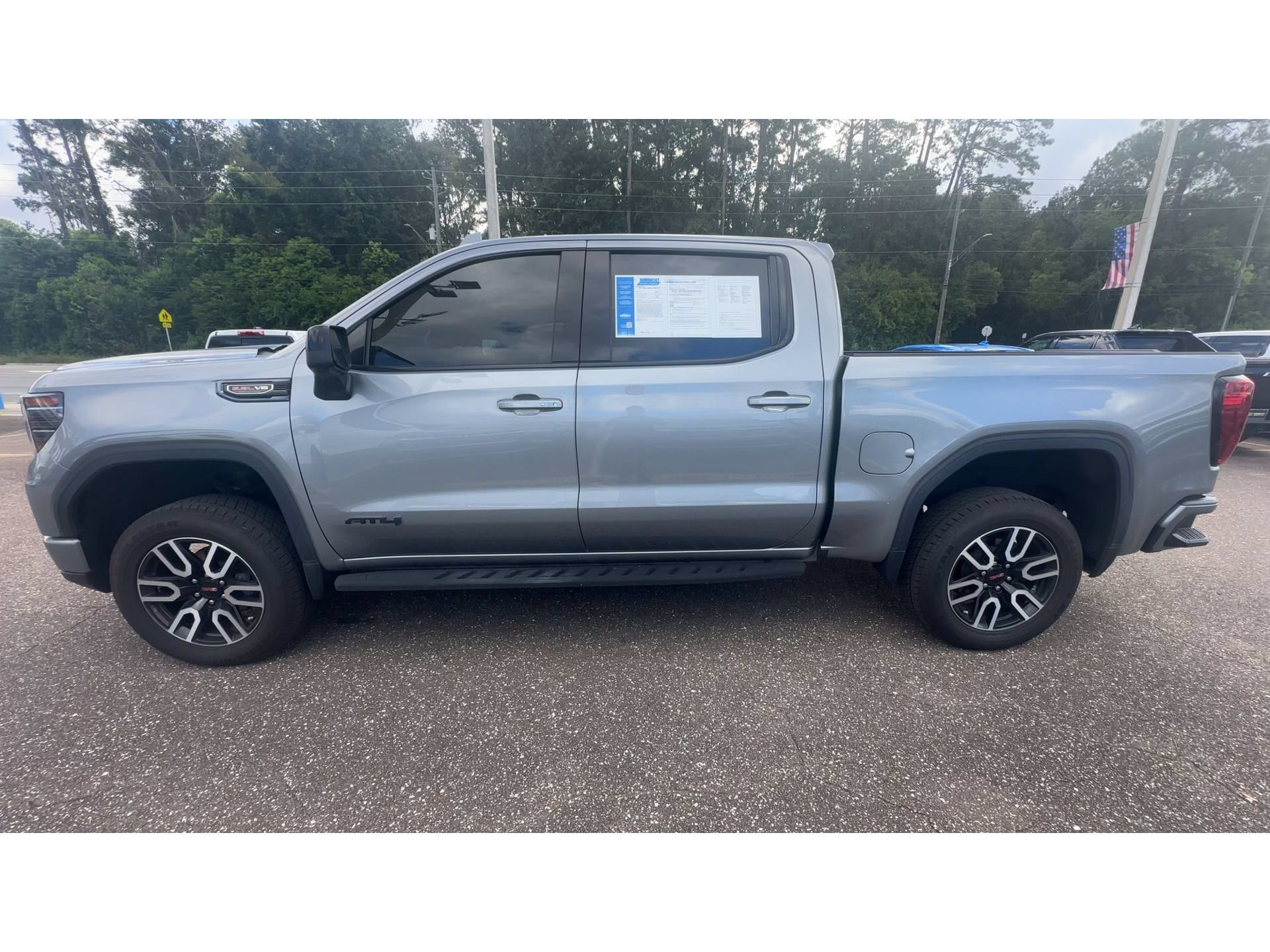 Used 2024 GMC Sierra 1500 AT4 w/ Technology Package AWD/4WD image 5