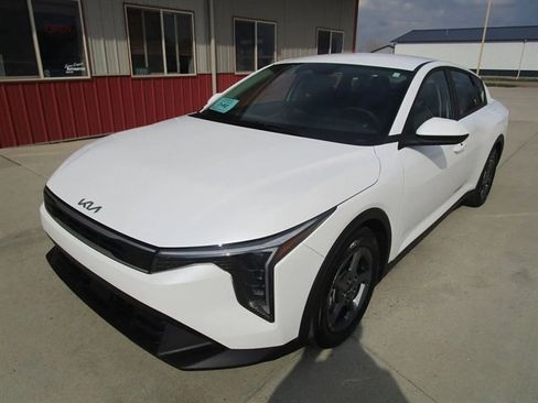 Used 2025 Kia K4 LX image 3