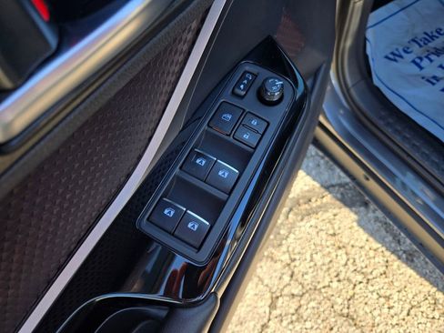Used 2019 Toyota C-HR Limited FWD image 12