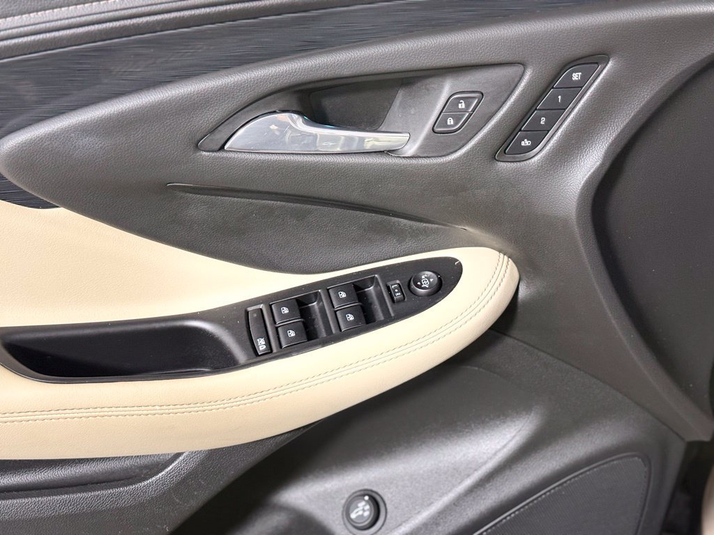 Used 2017 Buick Envision Essence AWD/4WD image 23