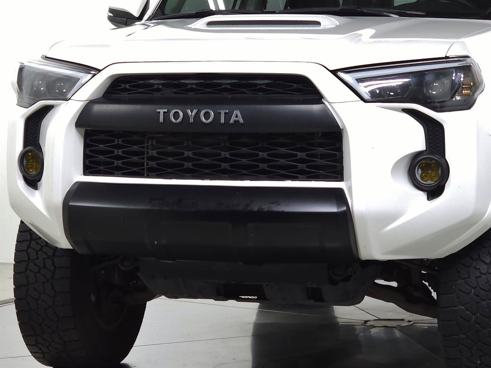 Used 2018 Toyota 4Runner TRD Off-Road Premium AWD/4WD image 3